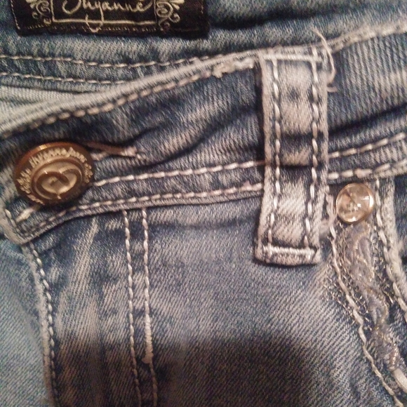 Shyanne 18 34 Slight Flare Light Jewel Pocket Jeans - Picture 6 of 8